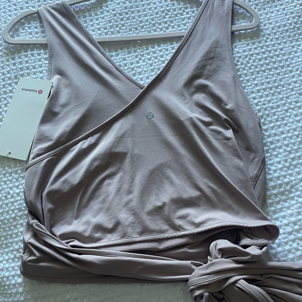 Twist me up crop tank